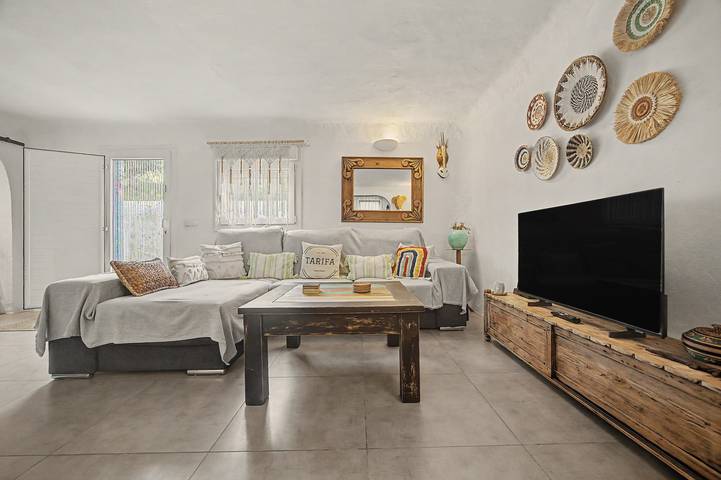 Entire apartment, Apartment 'Blue House Nature and Calm' with Sea View, Shared Garden and Wi-Fi in El Cuartón, Tarifa