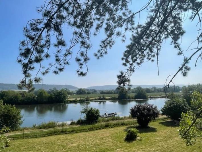 Gîte pour 2 personnes, avec Jacuzzi et Terrasse ainsi que Jardin et Vue à Saint-Pierre-la-Garenne