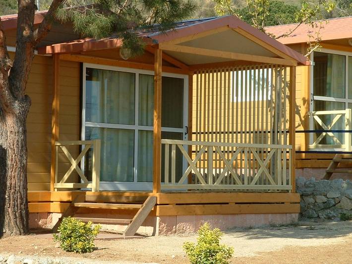 Bungalow dla 4 osób, z Balkon/ taras i Basen w Calella