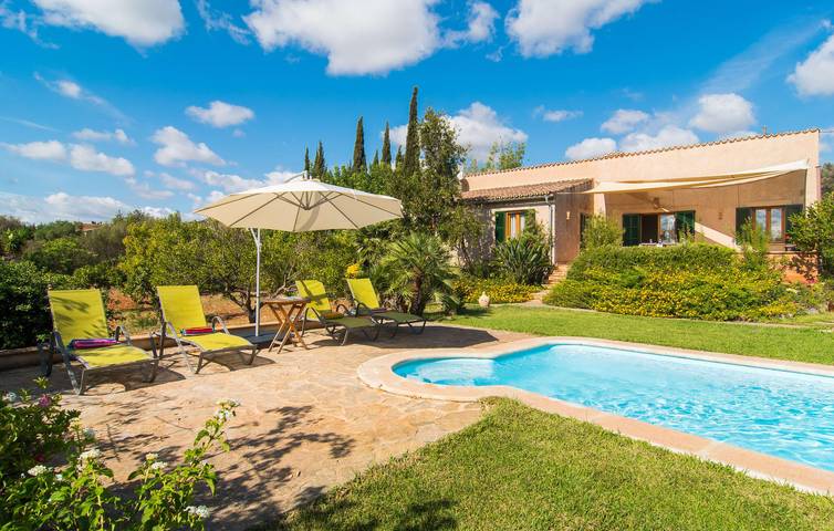 Gemütliches Apartment mit Terrasse, Pool- und Strandblick in Port Nou, Son Servera