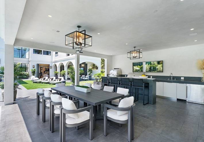 Villa pour 18 personnes, avec jacuzzi ainsi que sauna et jardin à Beverly Hills - 2