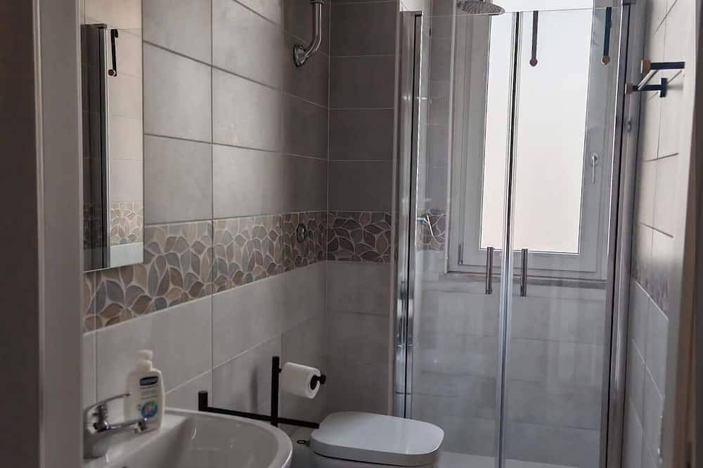 Entire apartment, Just a few steps from the Royal Palace. Free Parking in Caserta, Caserta Province