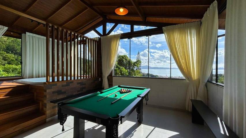 Casas e apartamentos de temporada para 8 pessoas, com jacuzzi, adaptado a crianças em Governador Celso Ramos