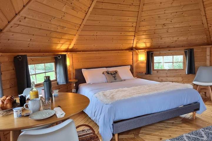 Cabane \"Laponie\" avec Sauna en option in Pradines (Loire), Région de Roanne