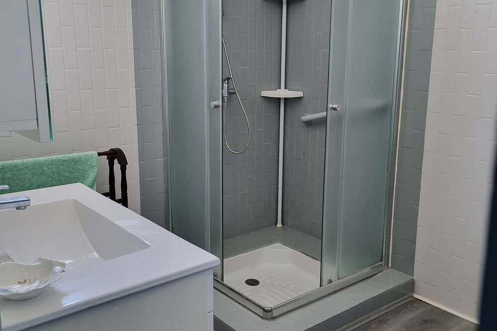 Relax, surrounded by vineyards, 15 mins from sandy beaches and restaurants. in Chenac-Saint-Seurin-d'Uzet, Saintes region