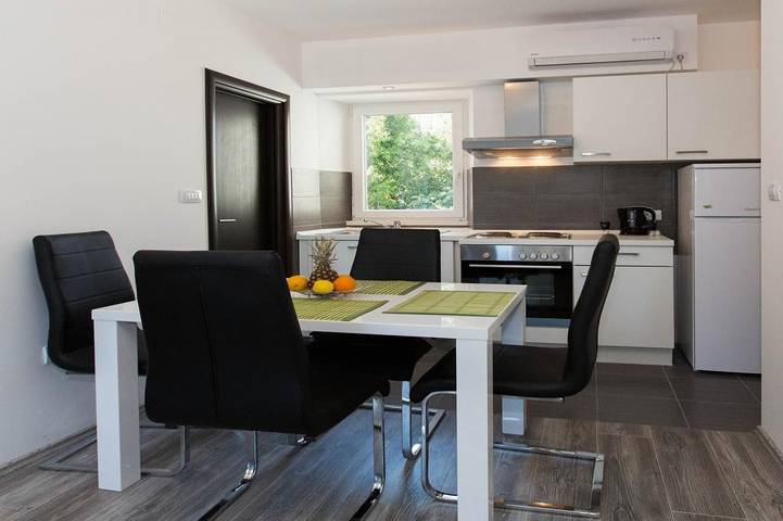 Appartement entier, Appartement de vacances pour 4 personnes avec balcon in Dubrovnik, Grad Dubrovnik