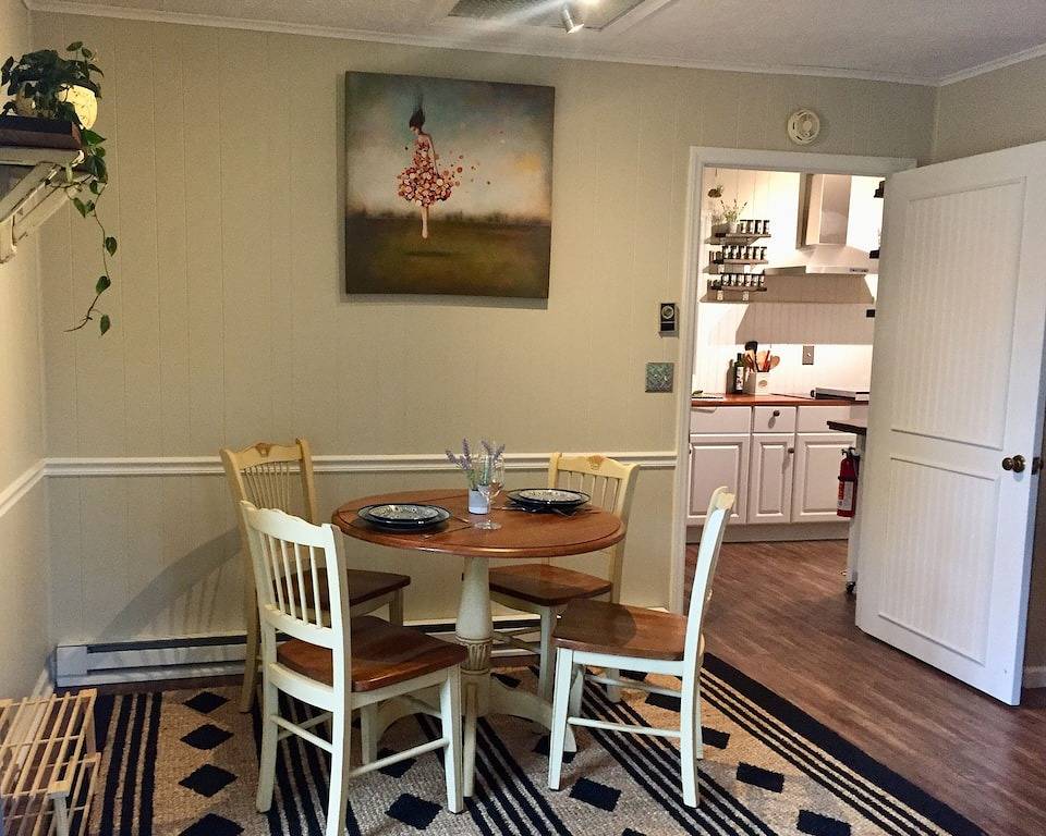 Ganze Wohnung, Komfort & Charme - Gehen Sie in die Stadt! in Hendersonville, Henderson County (NC)