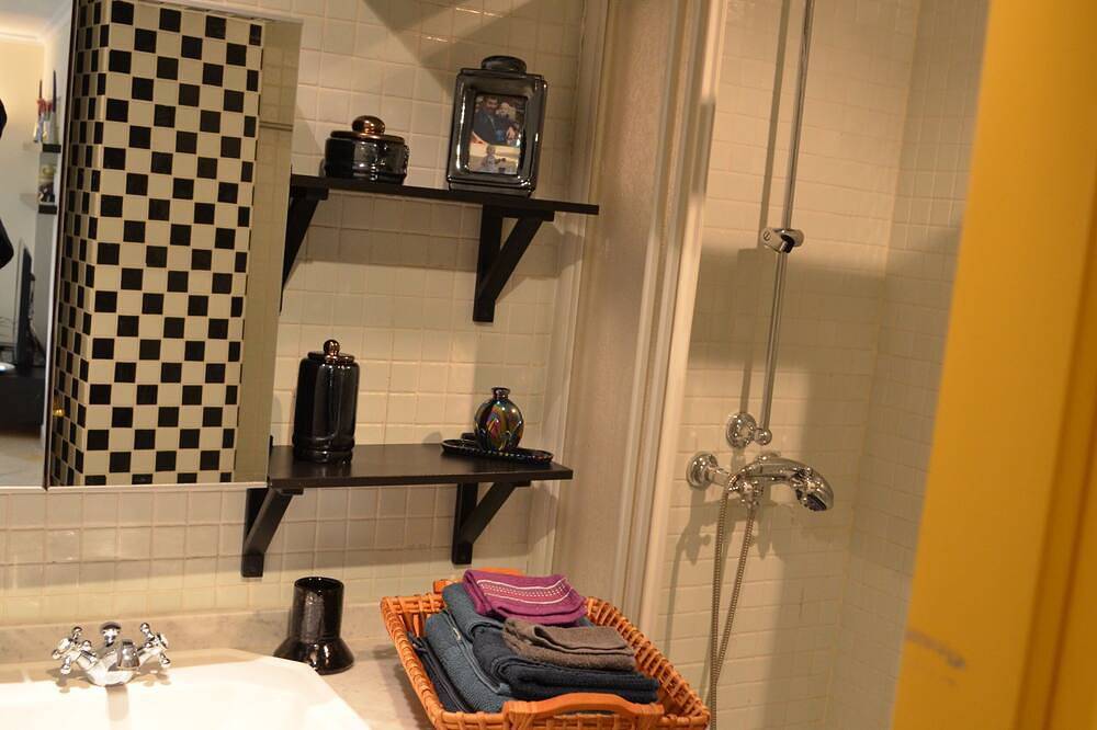 Ganze Wohnung, 1 Bed Guest Apartment #2 - Portals Nous. in Portals Nous, Calvià