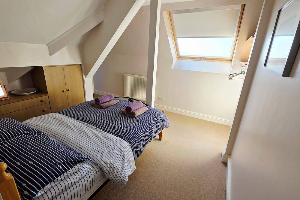 Entire apartment, A  2-bedroom seafront apartment in a large detached property on seafront in Woolacombe, Devon