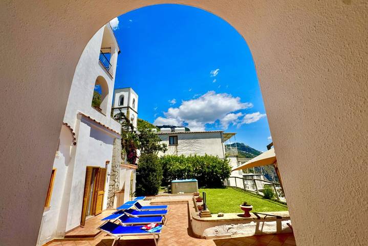 Appartement entier, Sweet Home Priano with outdoor Jetted Whirlpool Tub in Praiano, Sorrento Coast