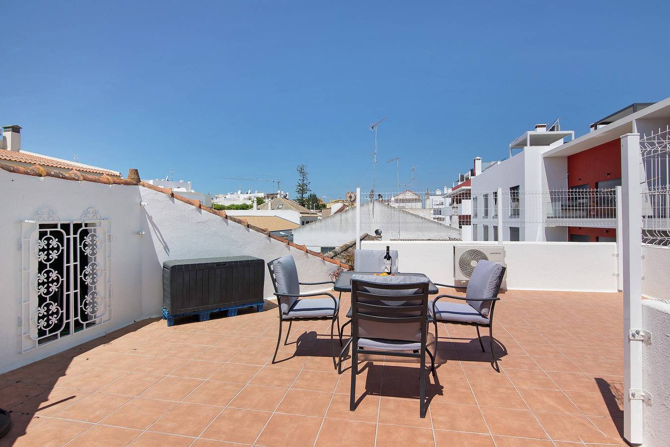 Apartamento inteiro, Apartamento 'Soalheira - Tavira' com Terraço Privado, Wi-Fi e Ar Condicionado in Tavira, Tavira (Santiago)