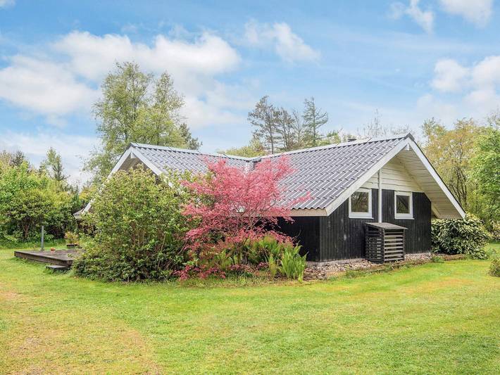 Ferieudlejning for 6 personer, med terrasse, børnevenlig i Jegum