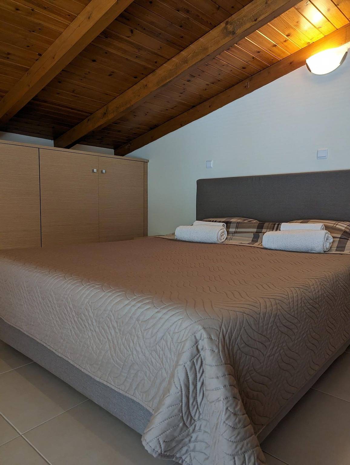 Ganze Wohnung, Samaras Apartments - Mountain View Attic in Kamena Vourla, Fthiotida