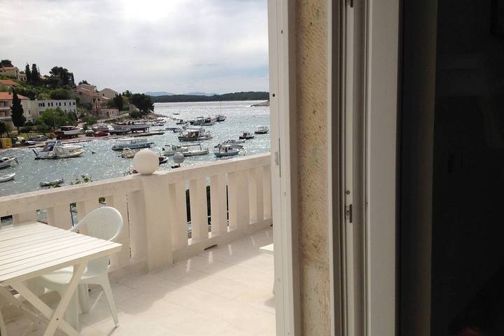 Vakantiewoning voor 4 personen, met balkon/terras op Hvar
