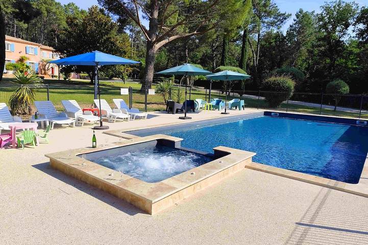 Villa pour 25 personnes, avec jacuzzi ainsi que jardin et terrasse - 1