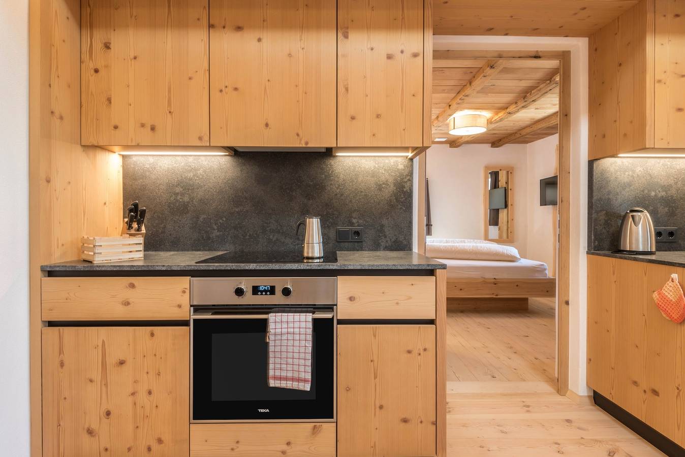 Appartamento intero, Appartamento di vacanza "Hatzeshof-Heustadel" con vista sulle montagne, Wi-Fi, balcone e giardino in Ceves - Tschöfas, Laion