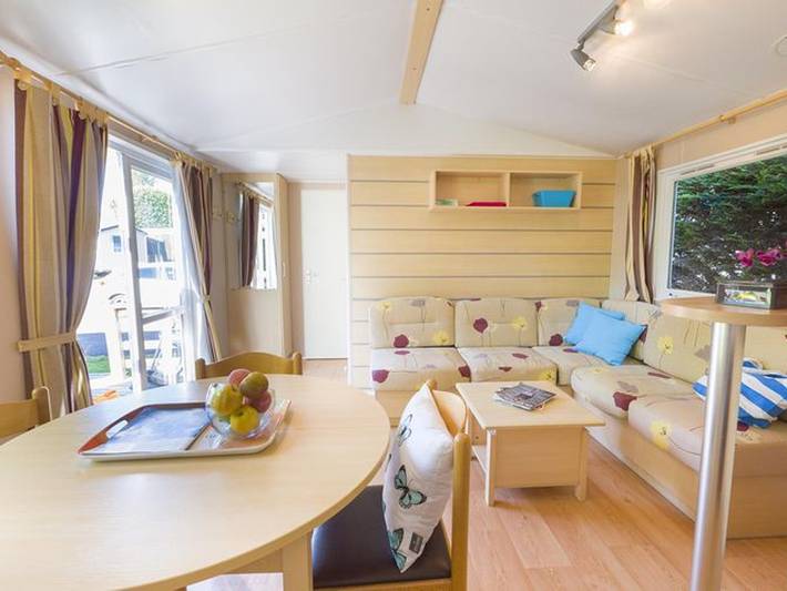 Mobil home pour 5 personnes, avec piscine et terrasse à Pezuls