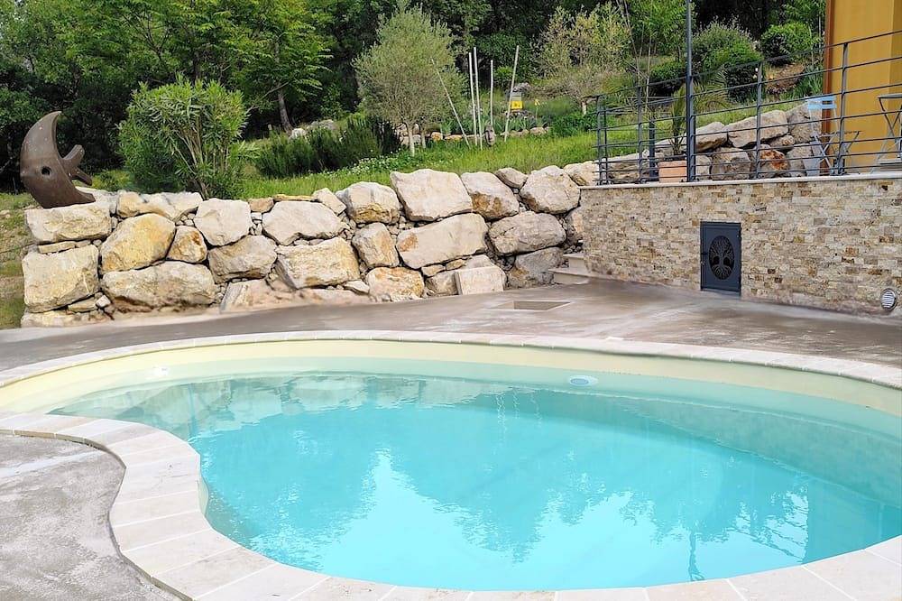 Provencal house with swimming pool near the Verdon. Peace and quiet guaranteed. in AOC Saint-Julien, Región Brignoles