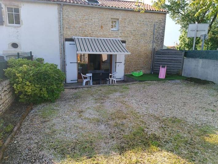 Location de vacances pour 6 personnes, avec terrasse et jardin à Sainte-Radégonde-des-Noyers - 2