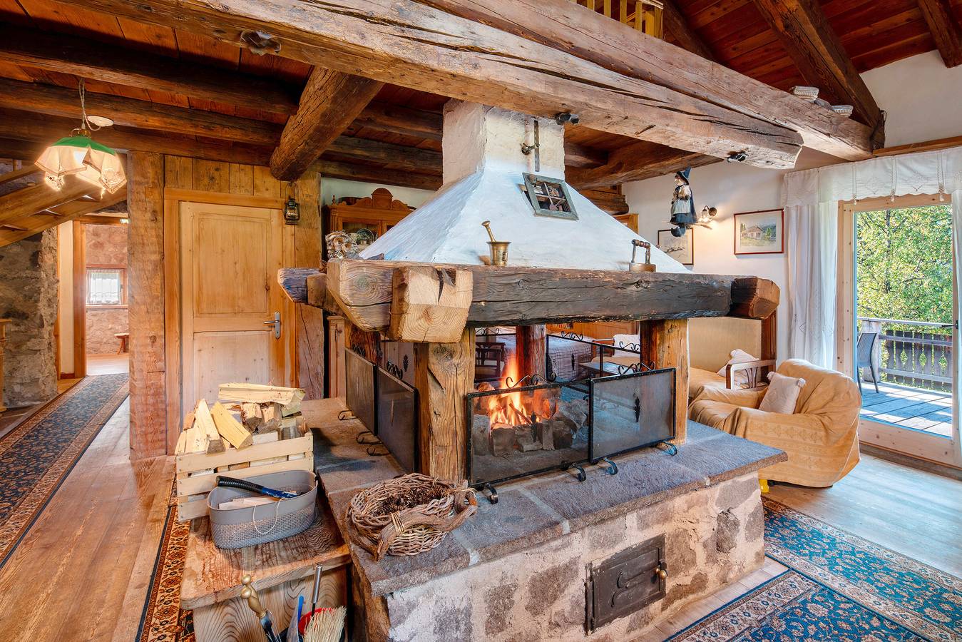 Chalet 'Baita El Deroch - Bellamonte' con vista sulle montagne, terrazza privata e giardino privato in Dolomiti Superski