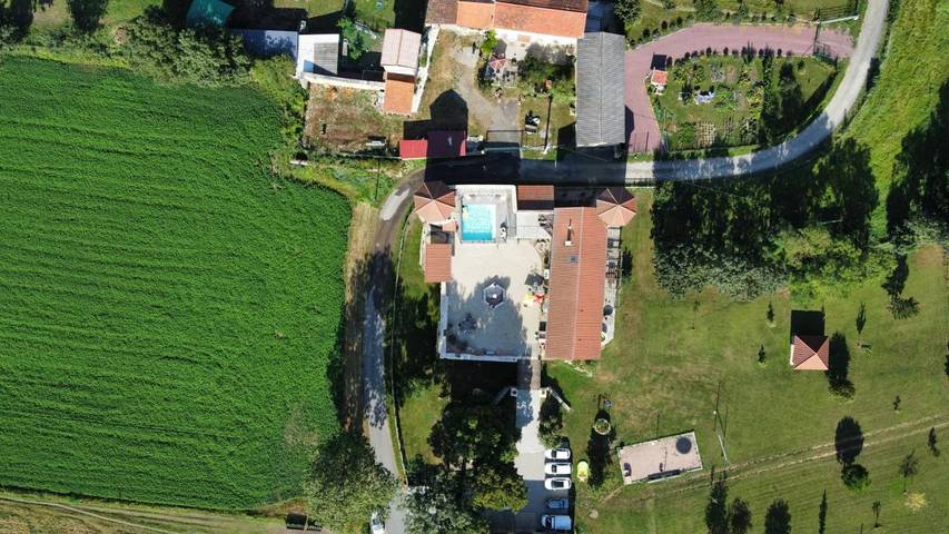 Maison d’hôte pour 4 personnes, avec vue ainsi que jardin et piscine dans le Puy-de-Dôme - 4