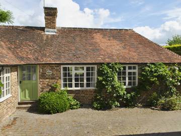 Holiday Home for 4 People in Herstmonceux, High Weald, Photo 1