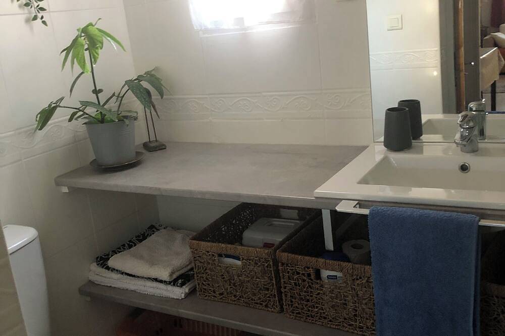 Appartement entier, Un petit coin de paradis dans la garigue Nîmoise 2 pers. in Nîmes, Région de Nîmes