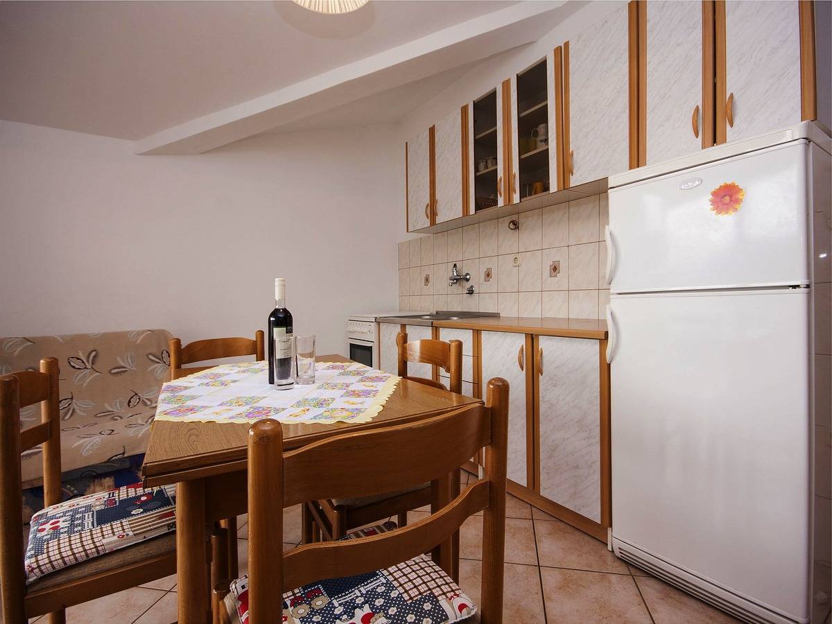 Ganze Wohnung, Apartment Bajan A3 mit einem Schlafzimmer in der Nähe des Meeres in Zaboric, Šibenik-Knin