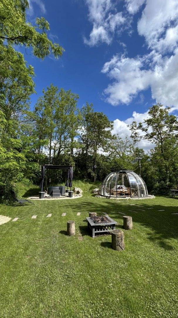 Gîte pour 2 personnes, avec terrasse et jacuzzi dans Cesset
