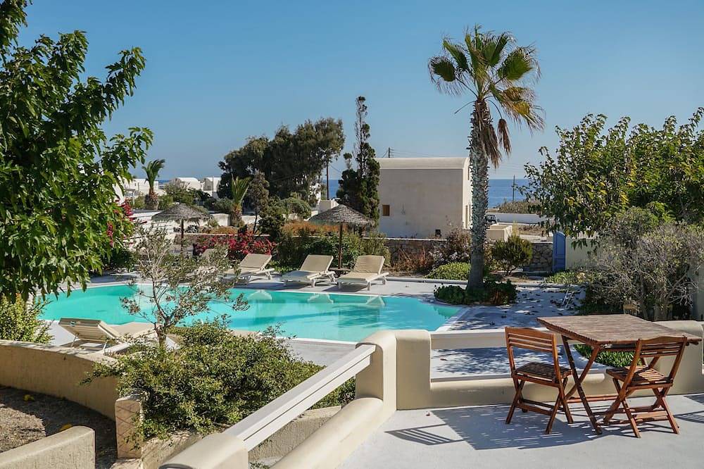 Elia | Cycladic Three-Bedroom Villa with Private Pool and Sea View in Santorini