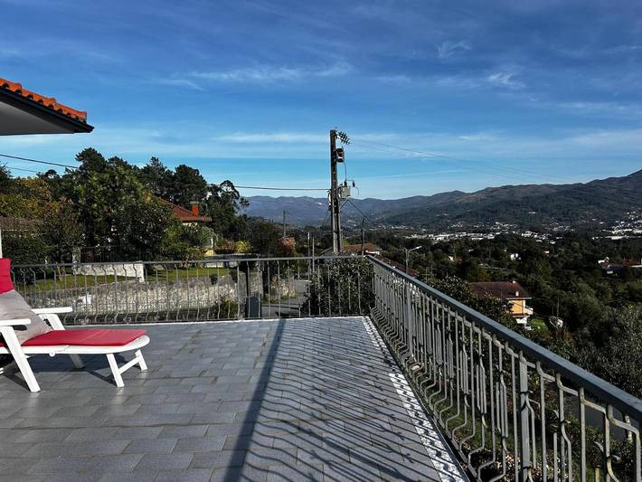 Gîte pour 2 personnes, avec vue et jardin dans Souto e Tabaçô