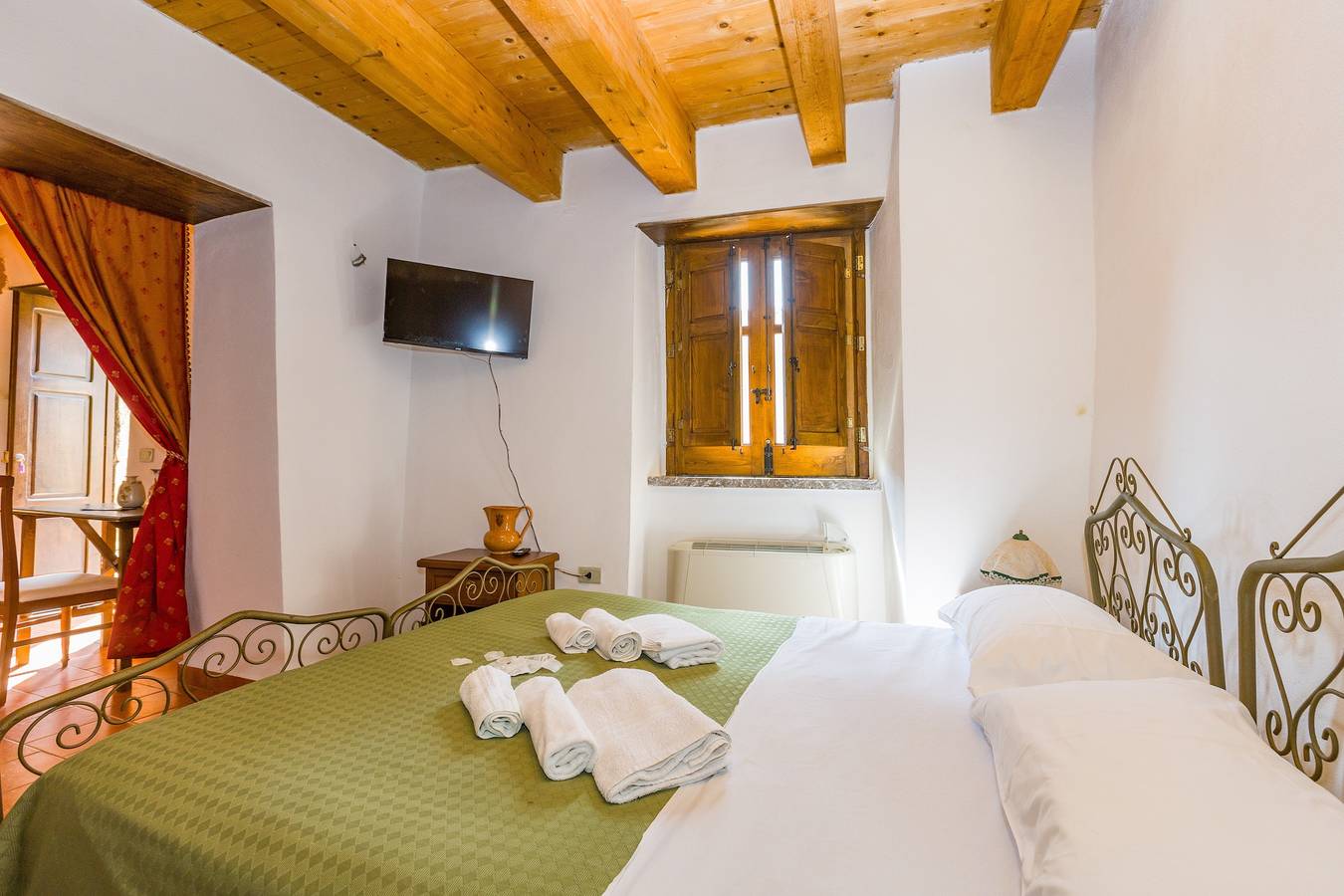 Camera 'Casa Dello Aromatario' con Terrazza Privata in San Marco d'Alunzio, Monti Nebrodi