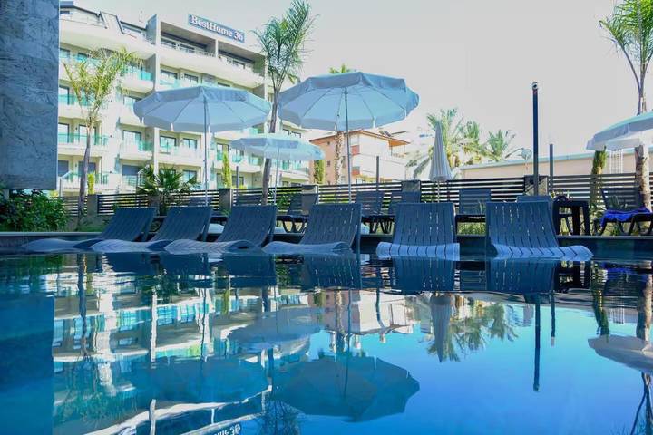 Ferienwohnung für 4 Personen, mit Sauna und Ausblick sowie Balkon und Pool - 1