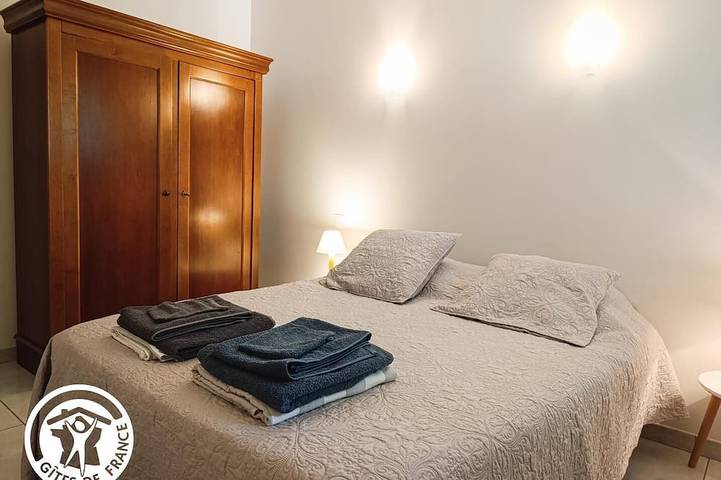 Location de vacances pour 4 personnes, avec jardin et piscine à Tour-de-Faure - 2