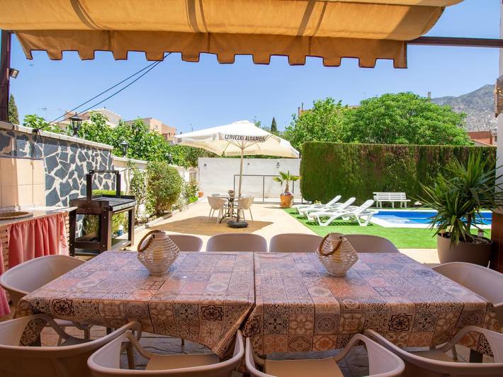 Location de vacances pour 13 personnes, avec piscine ainsi que terrasse et jardin à Dúrcal - 3