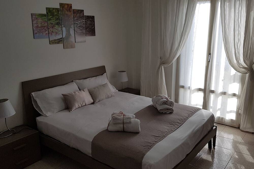 Entire apartment, Apartment 'Il Nido Di Pikki' with Sea View, Balcony and Wi-Fi in Falconara Marittima, Adriatic Coast Marken