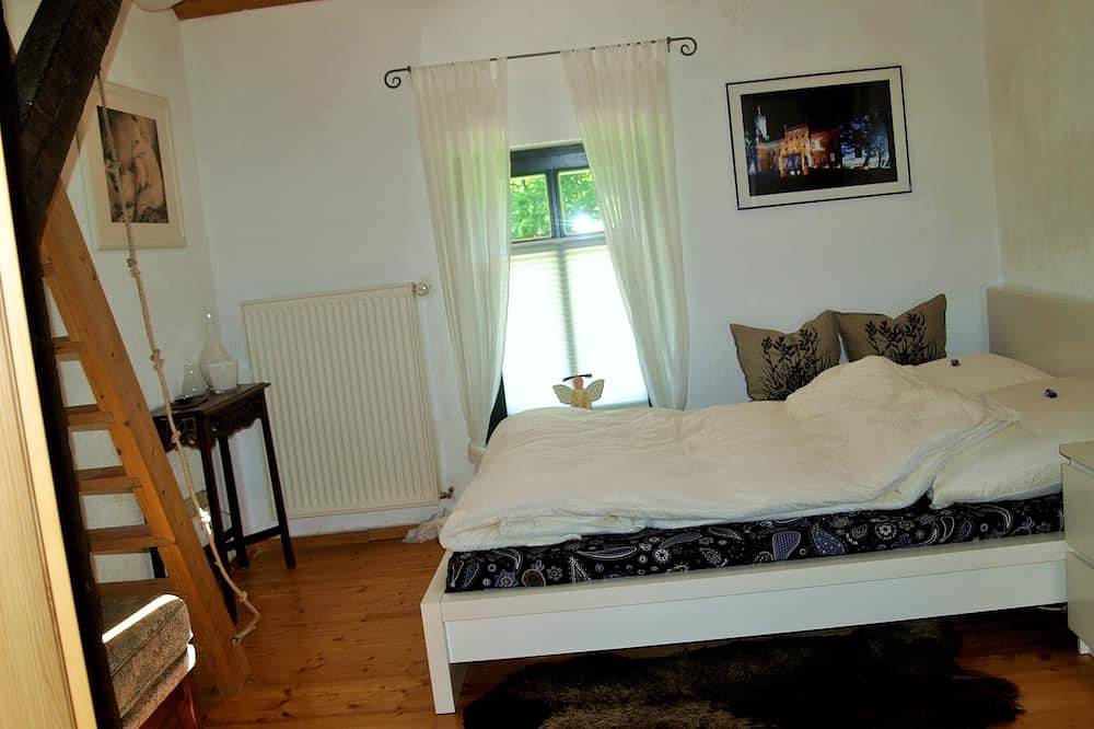 Ganze Wohnung, Altes Forsthaus, Alleinlage, Berliner Umland, Wlan, Sauna, Terrasse,  Badeseen in Garzau-Garzin, Märkische Schweiz-Oderland