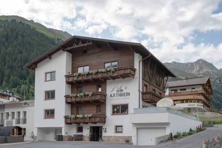 Gîte pour 3 personnes, avec jardin ainsi que vue et terrasse à Galtür
