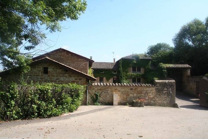 Chambre d’hôte pour 4 personnes, avec Terrasse et Jardin ainsi que Sauna et Vue dans Lurcy