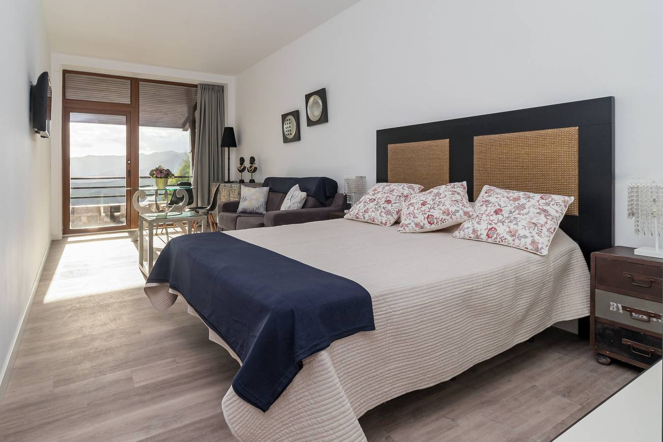Apartamento entero, Alojamientos La Aparecida con vistas a la montaña, balcón y Wi-Fi in Ampuero , Costa de Cantabria