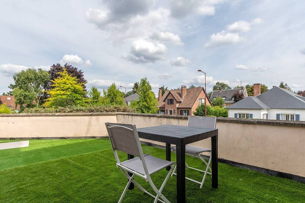 Entire apartment, Nice 20m2 bright atypical flat with terrace in Marcq-en-Barœul, Lille region