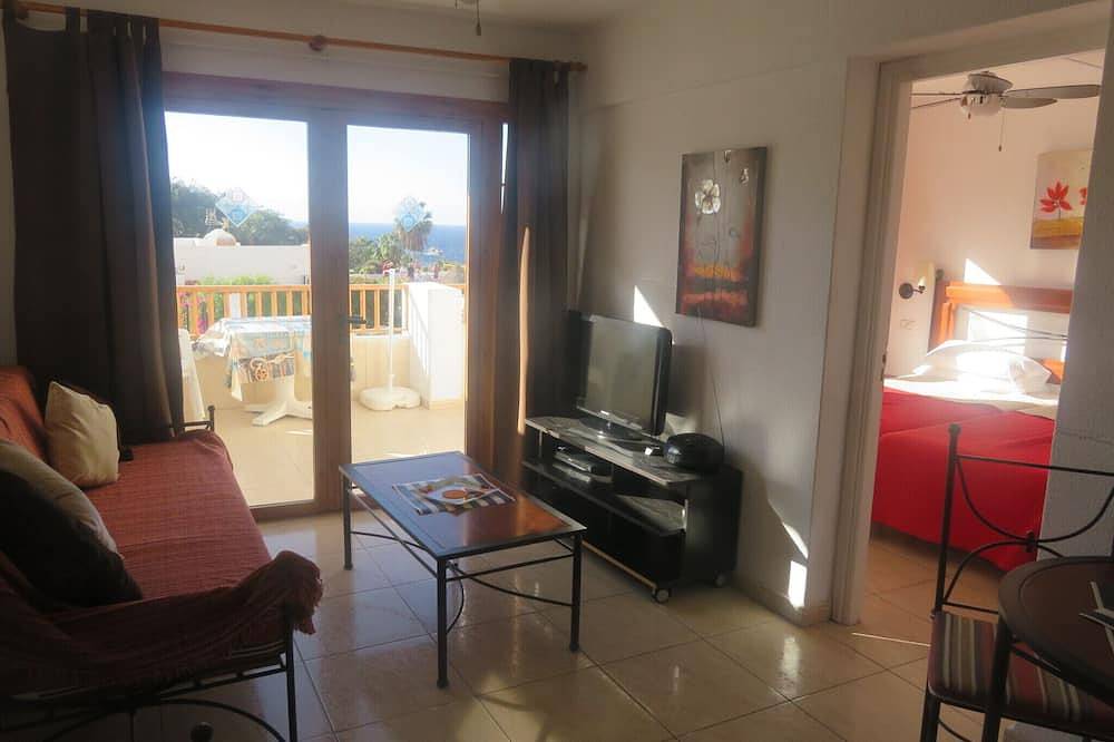 Entire apartment, 2 Bedroom Sea view apartment with pool, Los Geranios, San Eugenio, Tenerife in Playa Puerto Colón, Adeje