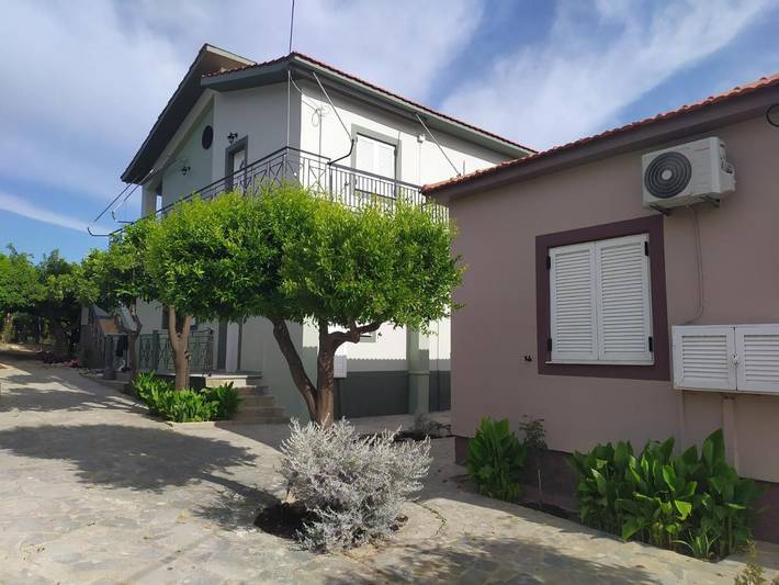 Gîte pour 4 personnes, avec vue et jardin dans Selianitika - 3