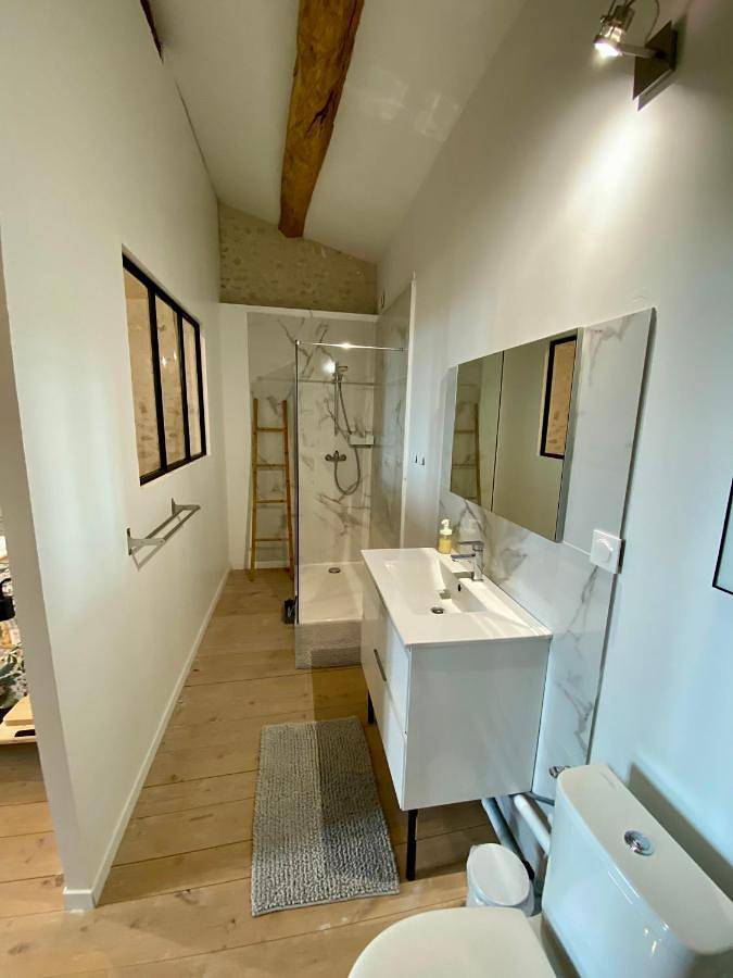 Location de vacances pour 6 personnes, avec vue ainsi que jardin et piscine à Tonnay-Charente - 2
