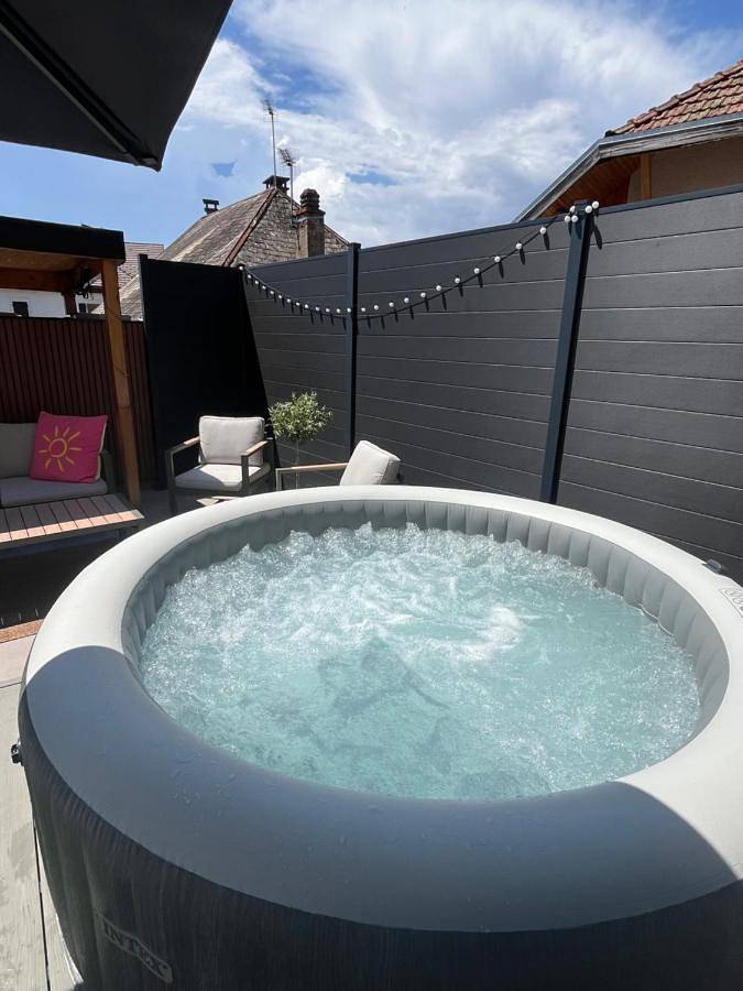 Location de vacances pour 4 personnes, avec vue et terrasse à Lovagny