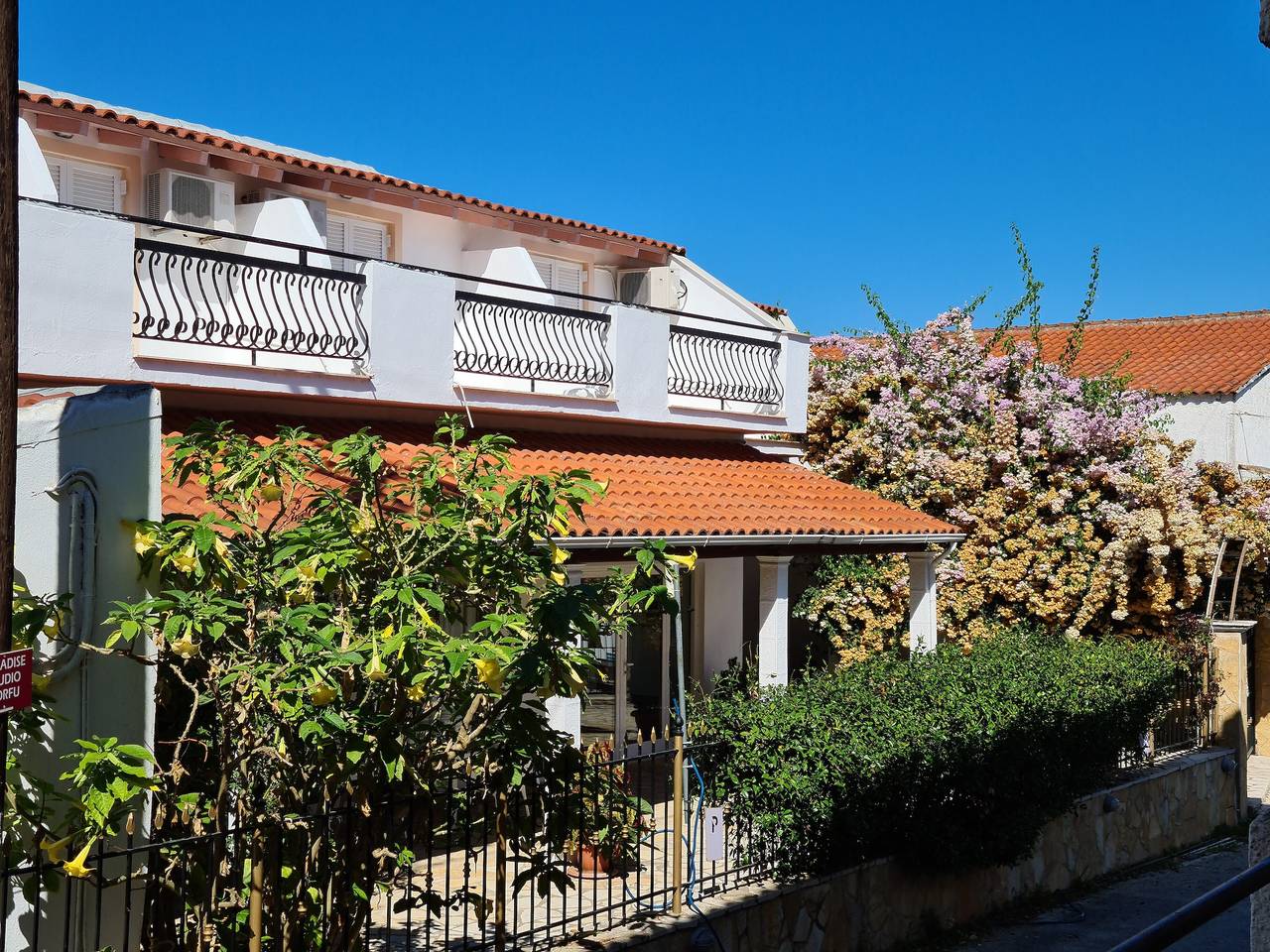 Hel studio-lejlighed, Studio for 2 personer med balkon in Benitses, Corfu, Korfu