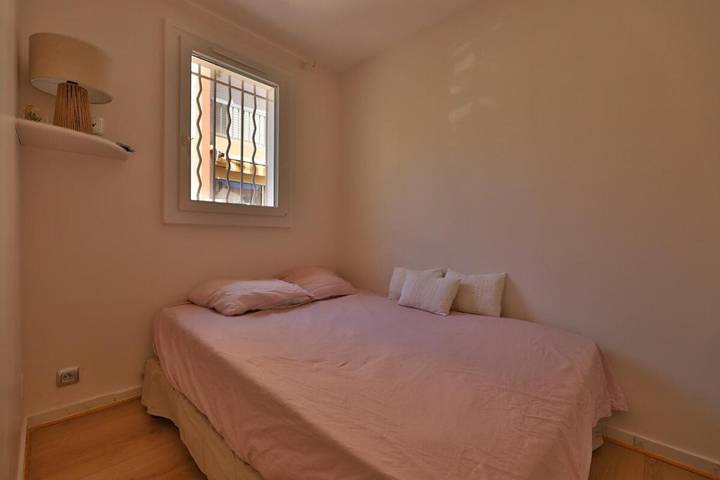 Gîte pour 4 personnes, avec terrasse et jardin dans Calanque de Cap Rousset - 2