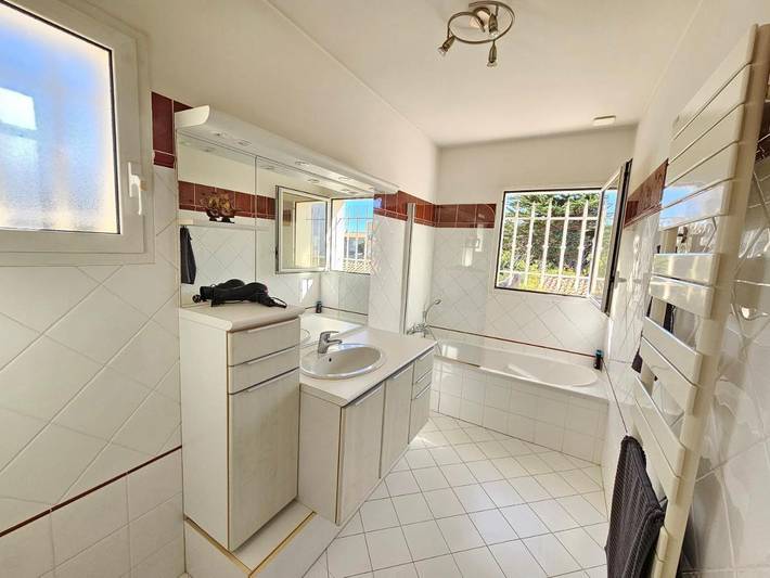 Location de vacances pour 6 personnes, avec jardin et balcon dans Le Brusc - 3