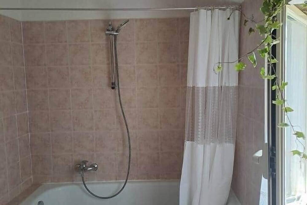 Entire apartment, To complete in Anguillara Sabazia, Lake Bracciano