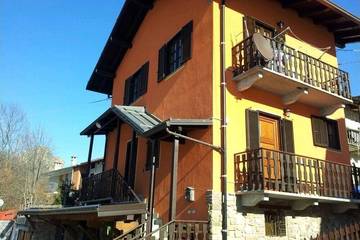 Location de vacances pour 8 personnes, avec balcon et jardin, animaux acceptés à Vernante